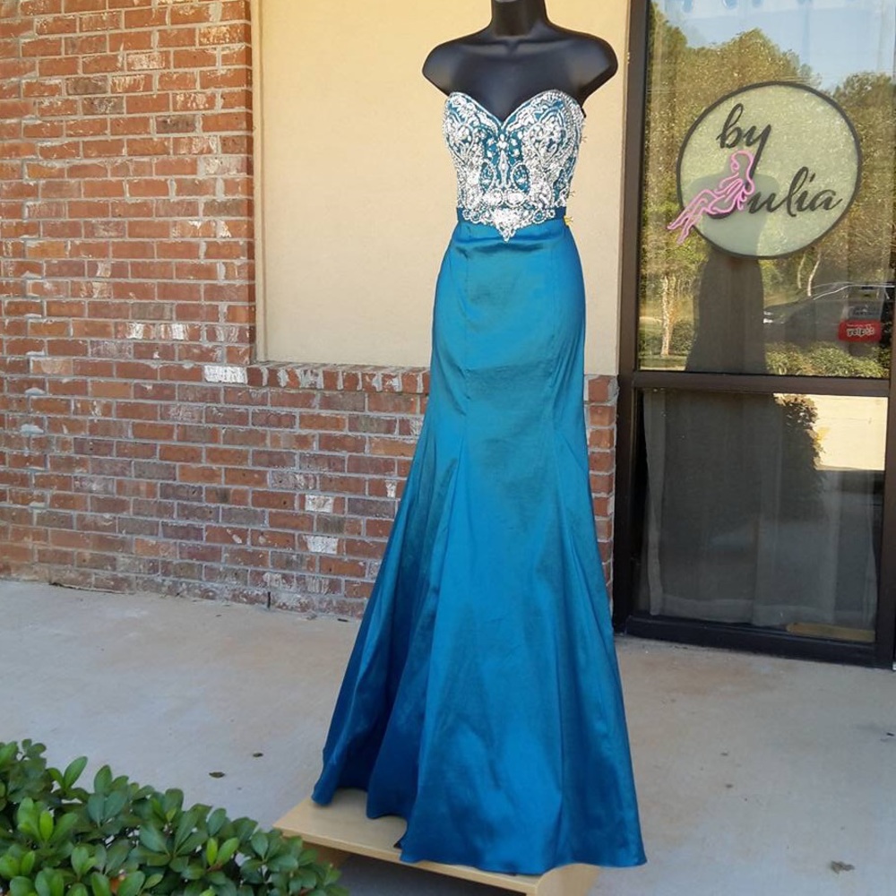 Milano Formals Gown Size 8